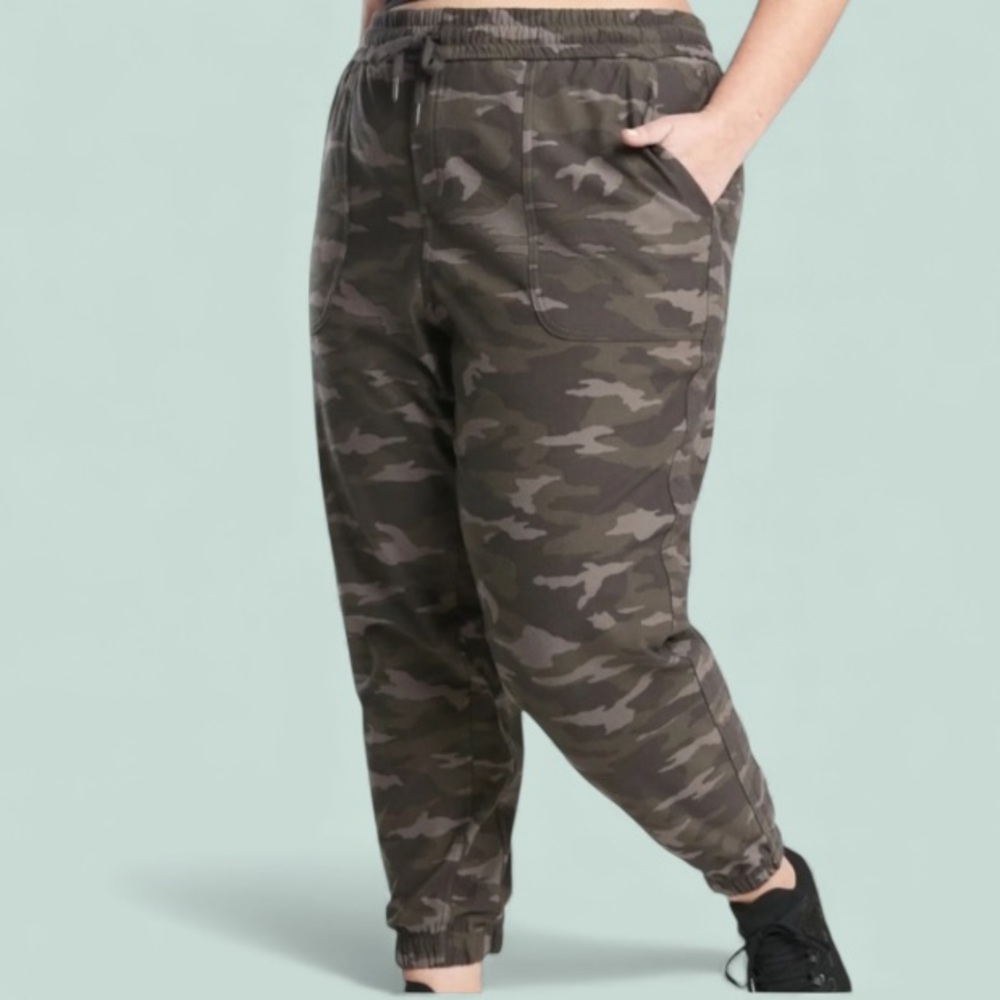 Athleta Farallon Joggers Jogging Pants Camo‎ Sizes 24 3X